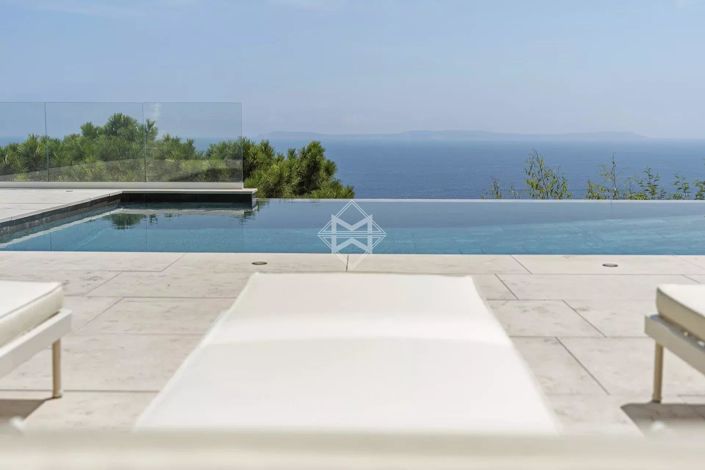 Image No.18-4 Bed House for sale