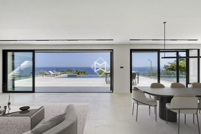 Image No.9-4 Bed House for sale