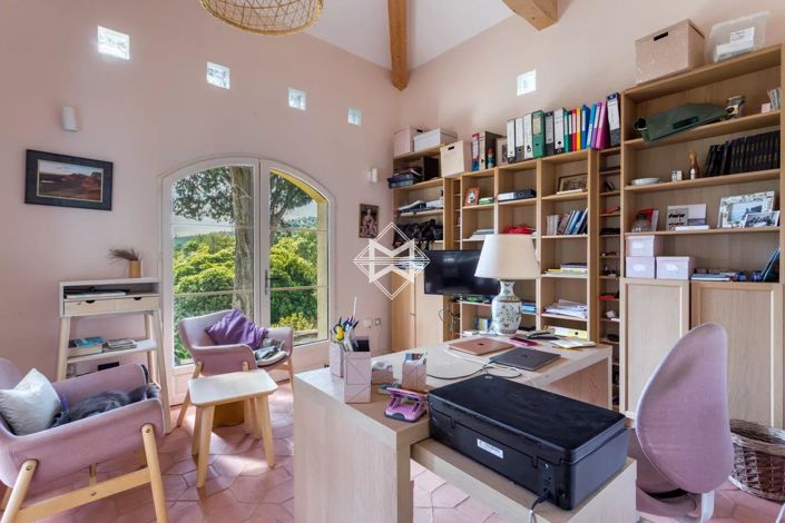 Image No.11-9 Bed House for sale