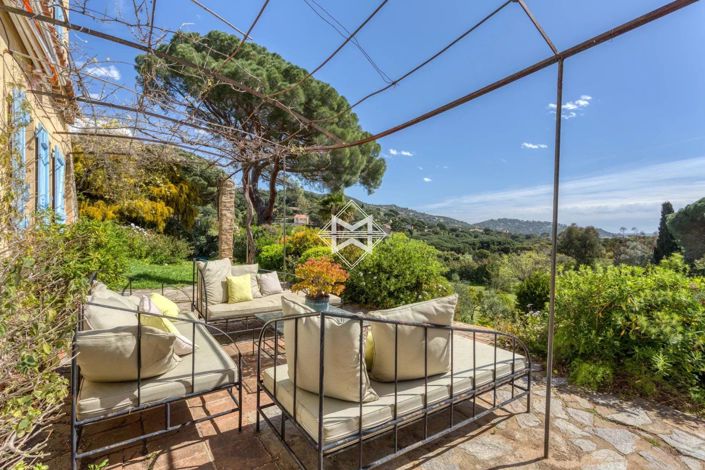 Image No.5-9 Bed House for sale