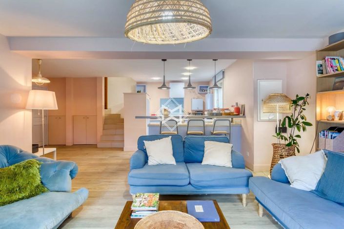 Image No.7-9 Bed House for sale