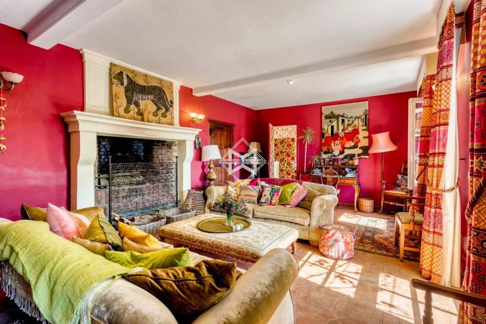 Image No.8-9 Bed House for sale