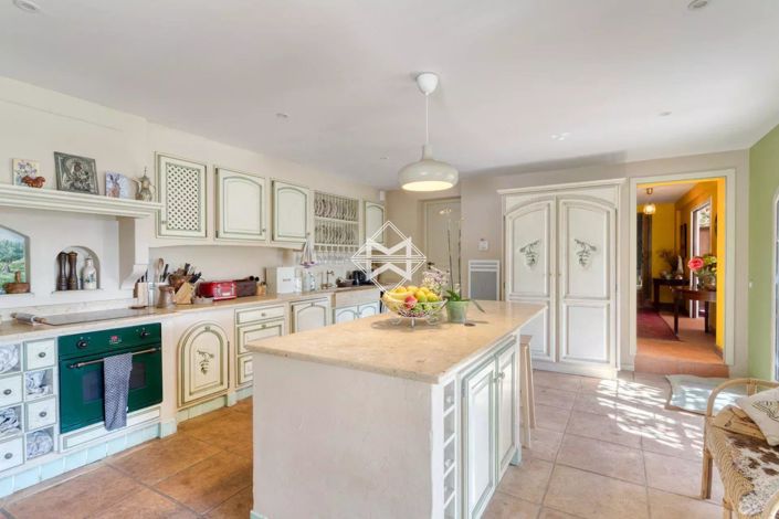 Image No.9-9 Bed House for sale