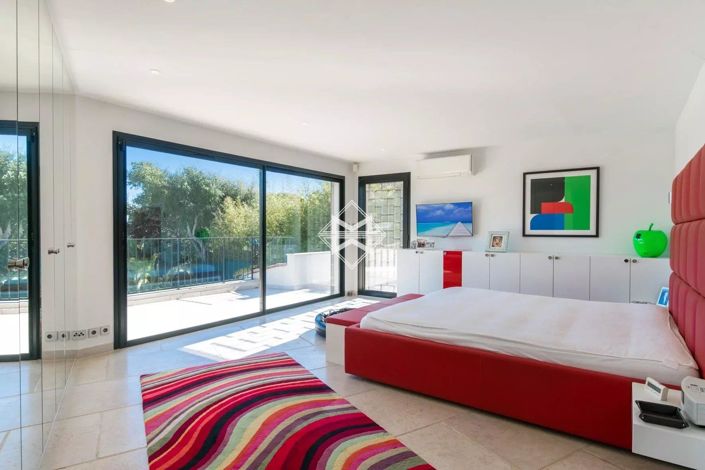 Image No.9-4 Bed House for sale