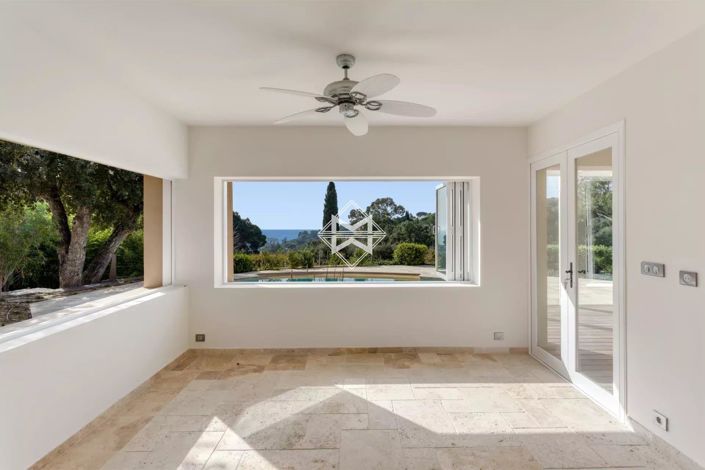 Image No.4-6 Bed House for sale