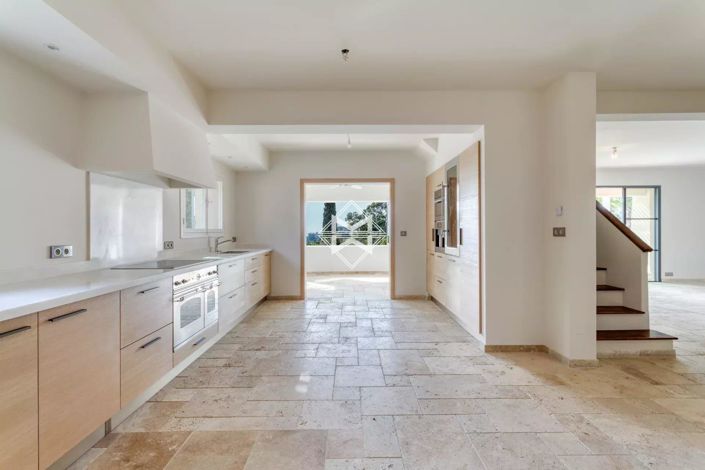 Image No.5-6 Bed House for sale