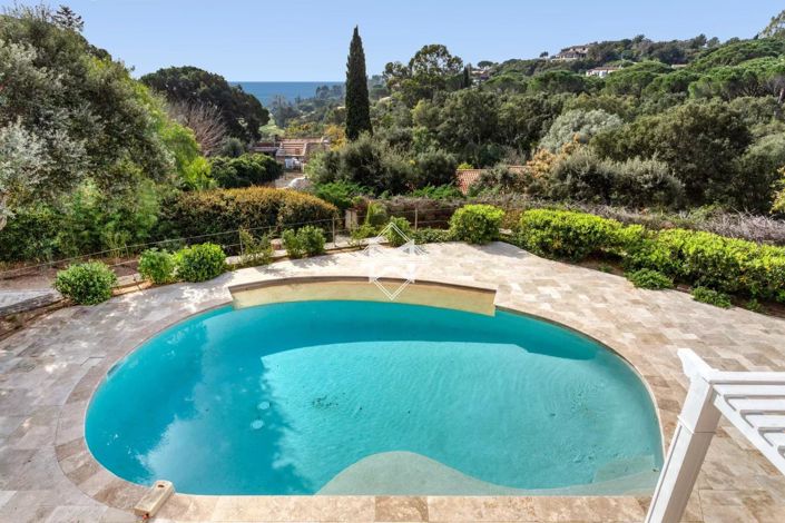 Image No.8-6 Bed House for sale