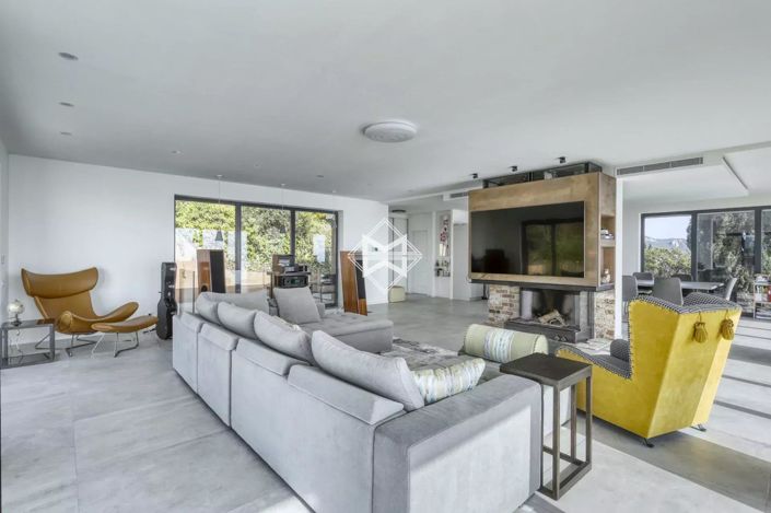 Image No.6-4 Bed House for sale