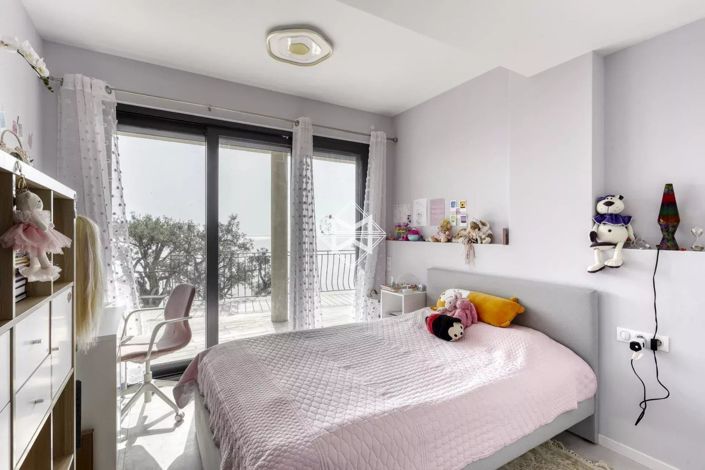 Image No.9-4 Bed House for sale