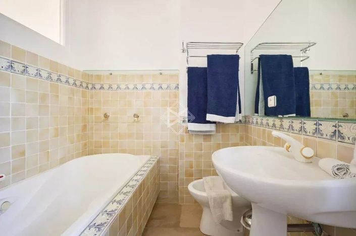 Image No.15-14 Bed House for sale