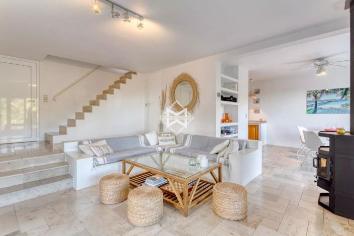 Image No.6-4 Bed House for sale