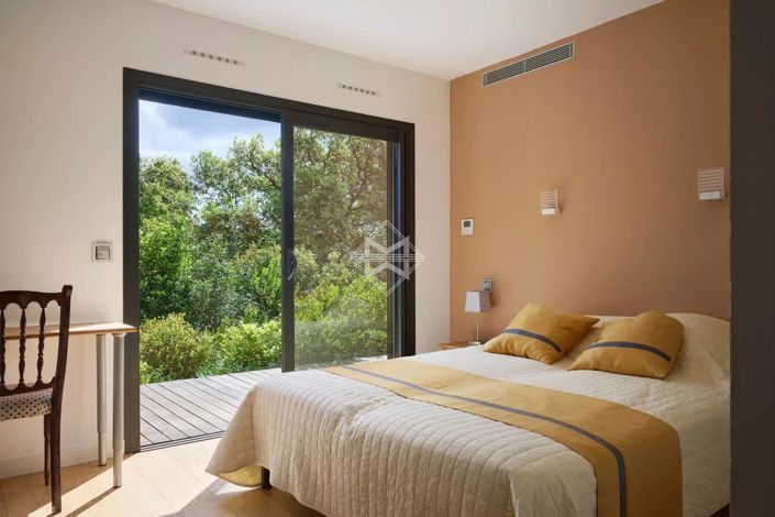 Image No.11-6 Bed House for sale