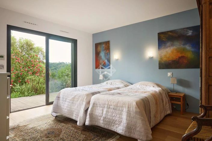 Image No.12-6 Bed House for sale