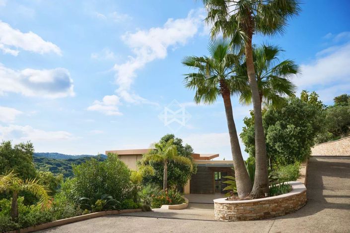 Image No.18-6 Bed House for sale