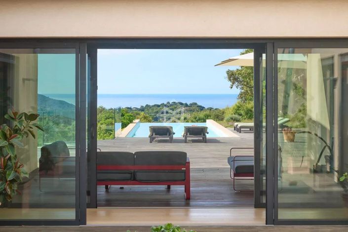 Image No.4-6 Bed House for sale