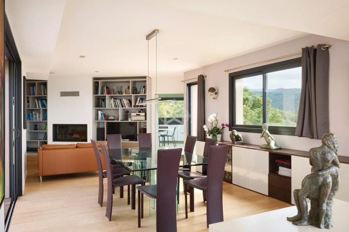 Image No.7-6 Bed House for sale