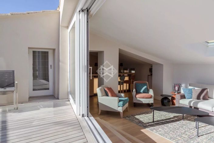 Image No.17-5 Bed House for sale