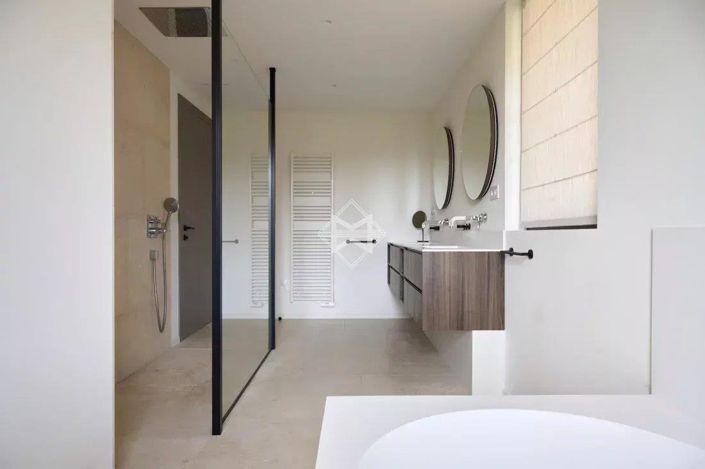 Image No.10-5 Bed House for sale