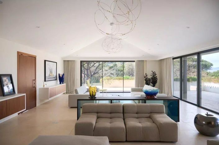 Image No.6-5 Bed House for sale