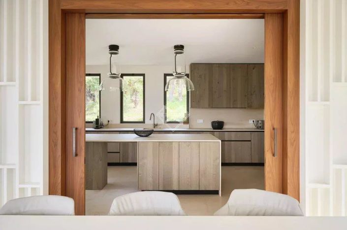 Image No.7-5 Bed House for sale