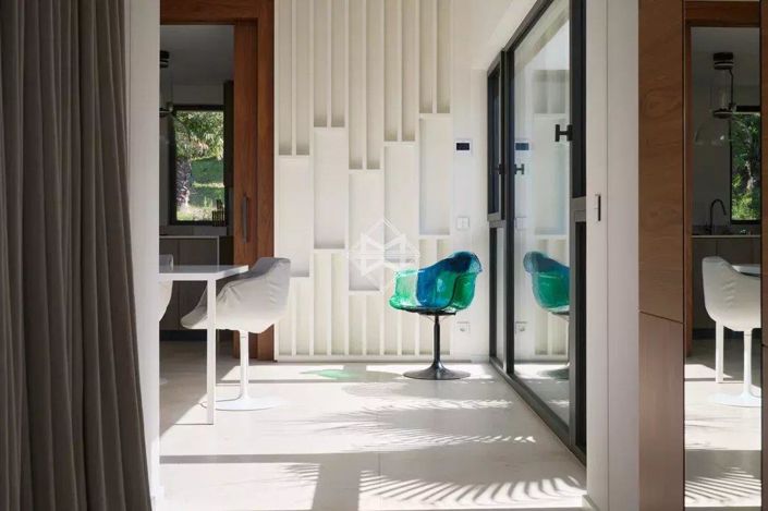 Image No.8-5 Bed House for sale