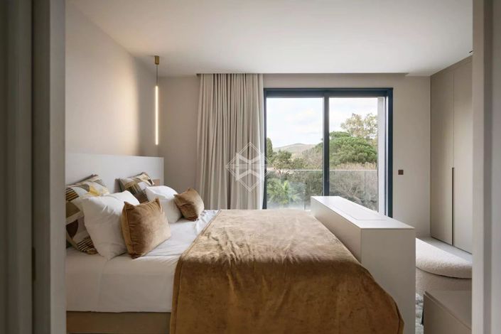 Image No.11-5 Bed House for sale