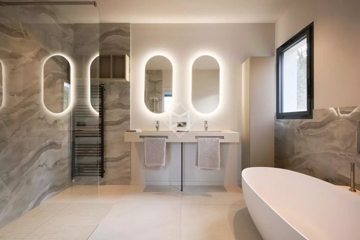 Image No.12-5 Bed House for sale