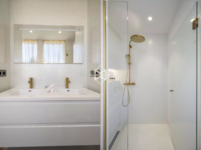 Image No.13-5 Bed House for sale