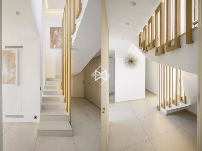 Image No.16-5 Bed House for sale