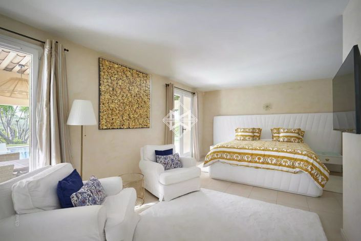 Image No.10-8 Bed House for sale