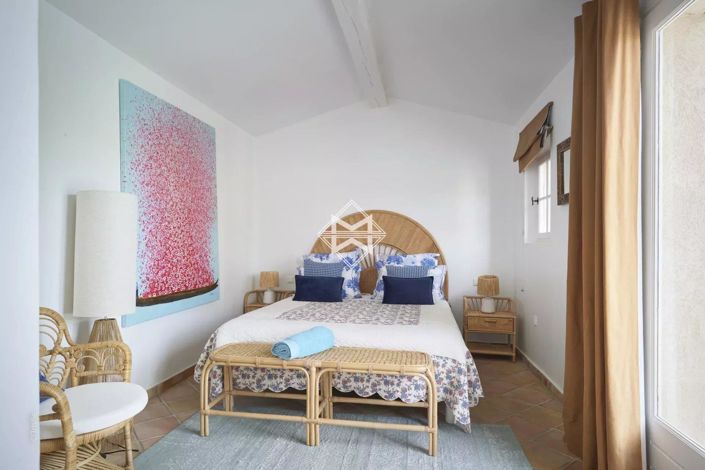 Image No.11-8 Bed House for sale