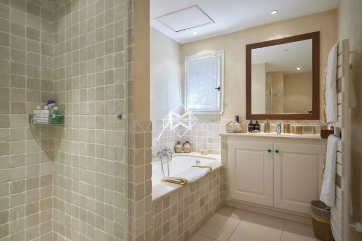 Image No.13-8 Bed House for sale