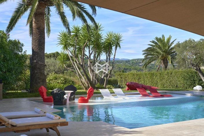 Image No.2-8 Bed House for sale