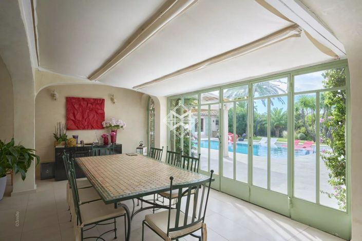 Image No.8-8 Bed House for sale