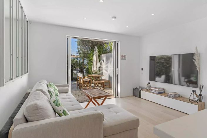 Image No.6-2 Bed House for sale