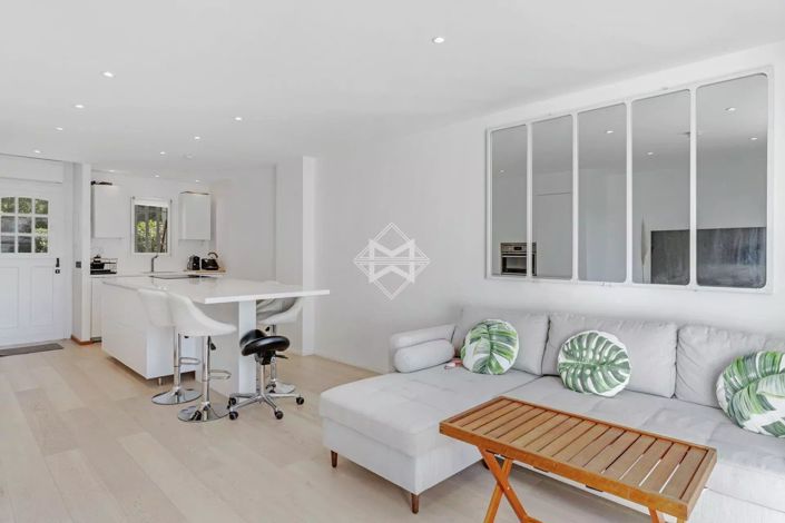 Image No.7-2 Bed House for sale