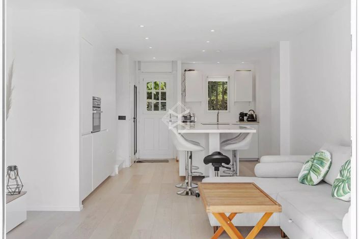 Image No.8-2 Bed House for sale