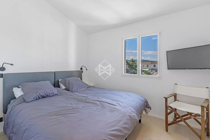 Image No.9-2 Bed House for sale