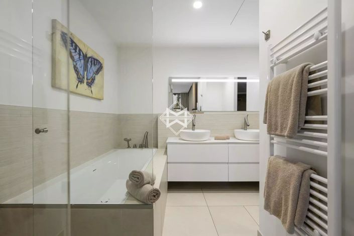 Image No.10-5 Bed House for sale