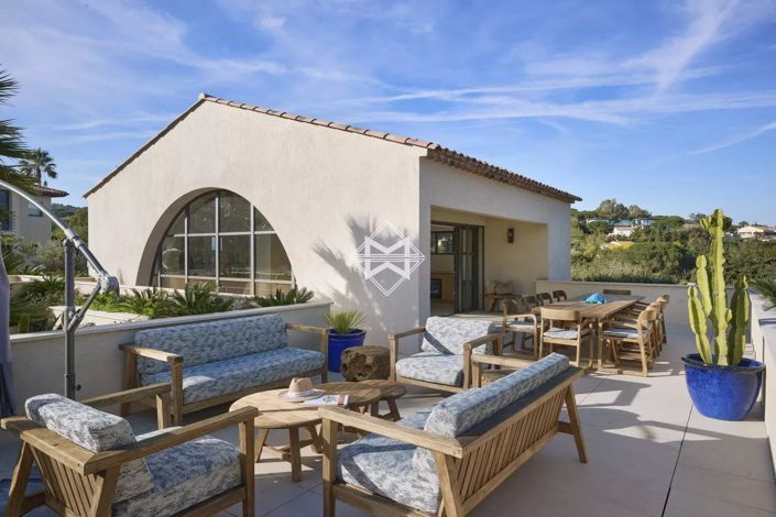 Image No.2-5 Bed House for sale