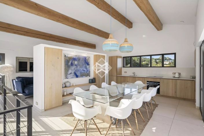 Image No.8-5 Bed House for sale