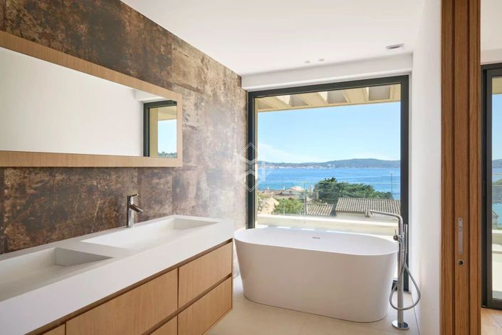 Image No.10-4 Bed House for sale