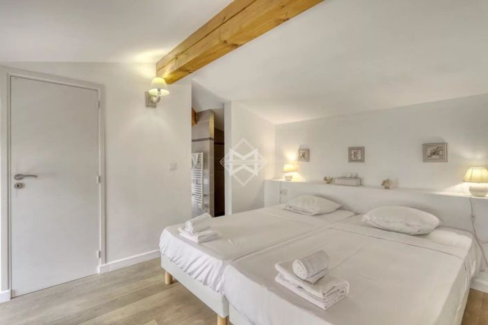 Image No.10-4 Bed House for sale