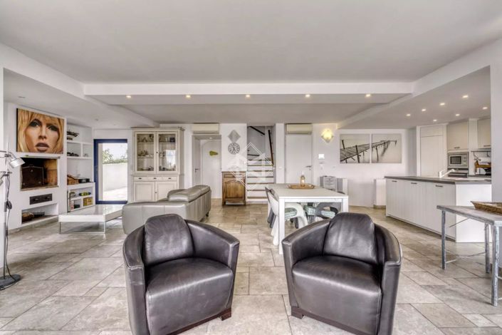 Image No.5-4 Bed House for sale