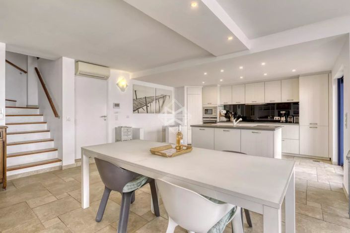 Image No.7-4 Bed House for sale