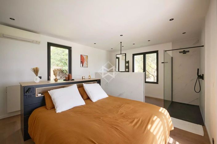 Image No.16-5 Bed House for sale