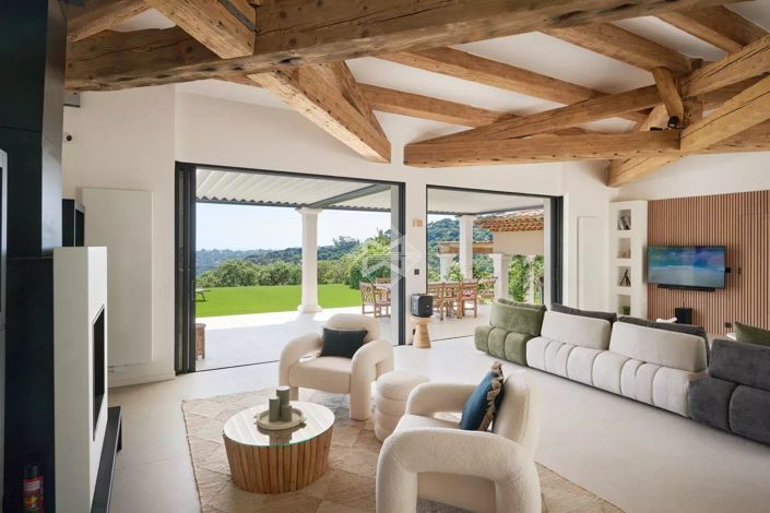 Image No.8-5 Bed House for sale