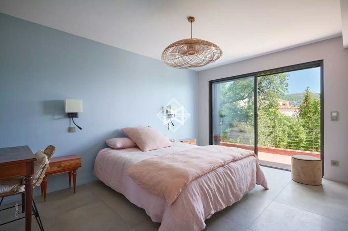 Image No.17-9 Bed House for sale