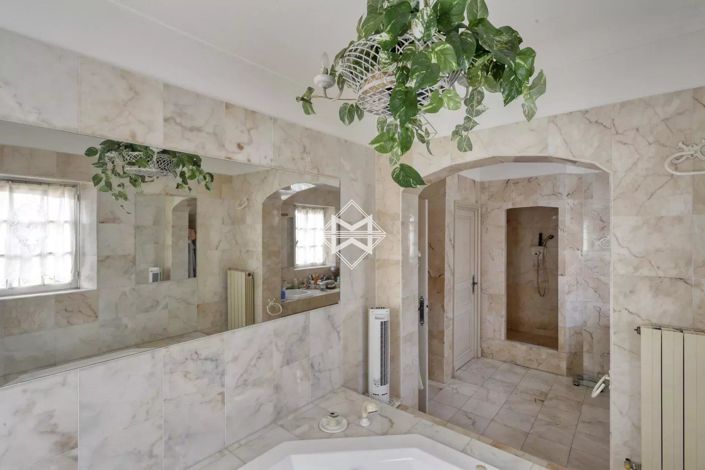 Image No.11-6 Bed House for sale