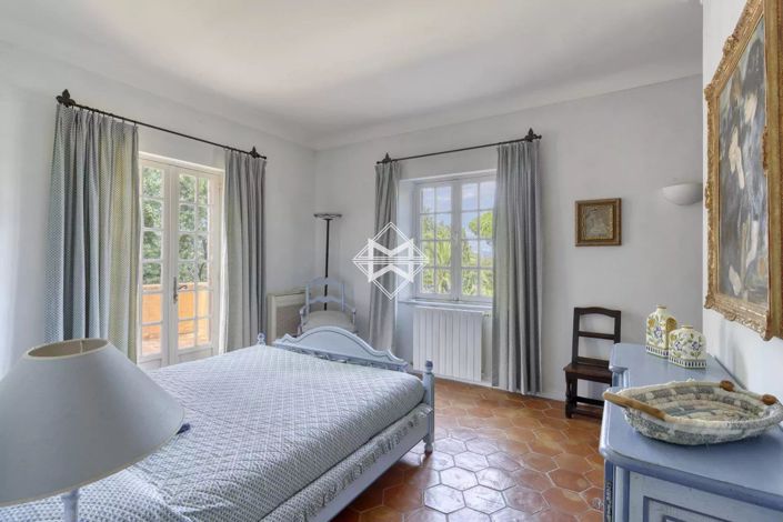 Image No.12-6 Bed House for sale